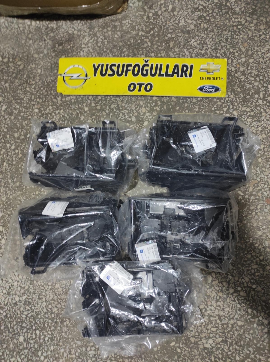 13246937 CORSA D SİGORTA ALT UST KUTUSU KAPAGI