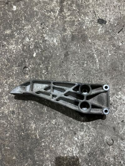 90497235 VECTRA B 1.6 KLİMASIZ SAG MOTOR KULAĞI KULAK BRAKET