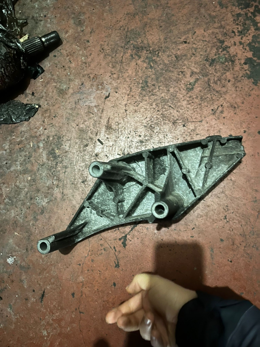 90539457 CORSA B 1.2 ZİNCİRLİ MOTOR SAG MOTOR KULAK BRAKET TAKOZ