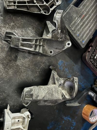 ASTRA F CORSA 1.6 KLİMASIZ POVER AYAĞI MOTOR KULAĞI TAKOZ BRAKET