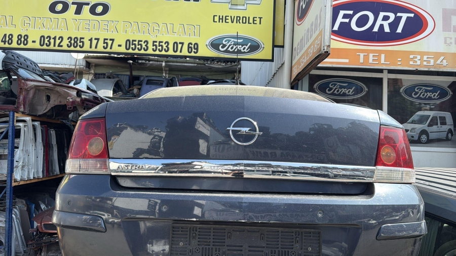 ASTRA H SEDAN BAGAJ STOP TAMPON PANEL NİKELAJ KİLİT