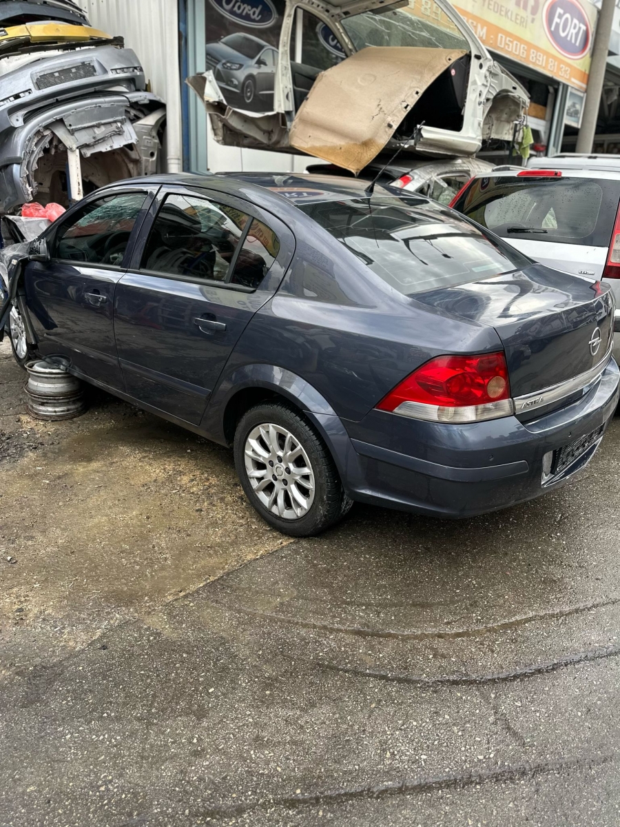 ASTRA H SEDAN BAGAJ TAMPON FAR PANEL KAPİ KİLİT KRİKO