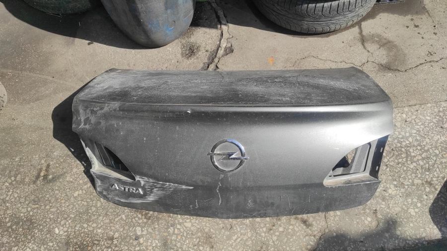 ASTRA J ARKA BAGAJ SEDAN CAM TAMPON BRAKET STOP