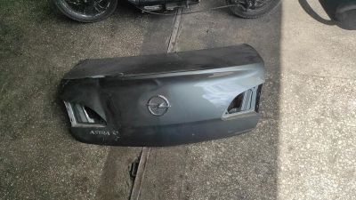 ASTRA J ARKA BAGAJ SEDAN CAM TAMPON BRAKET STOP