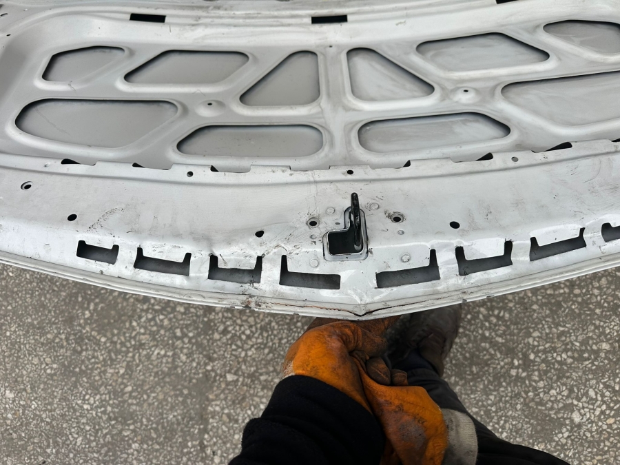 ASTRA J BEYAZ KAPUT PANEL TAMPON FAR TAMPON DEMİRİ