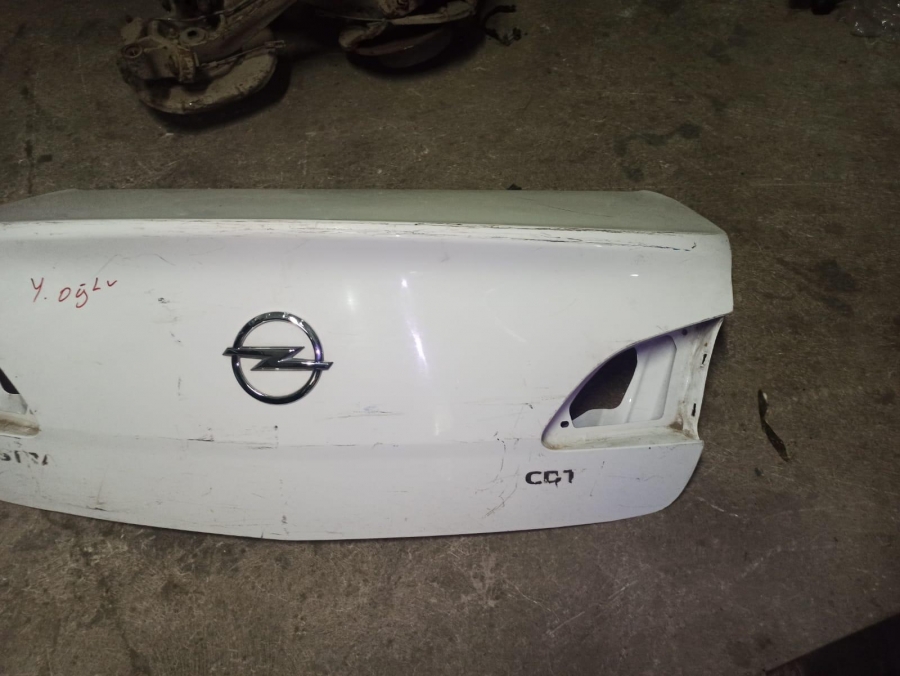 ASTRA J SEDAN BAGAJ KAPAĞI KİLİT TAMPON
