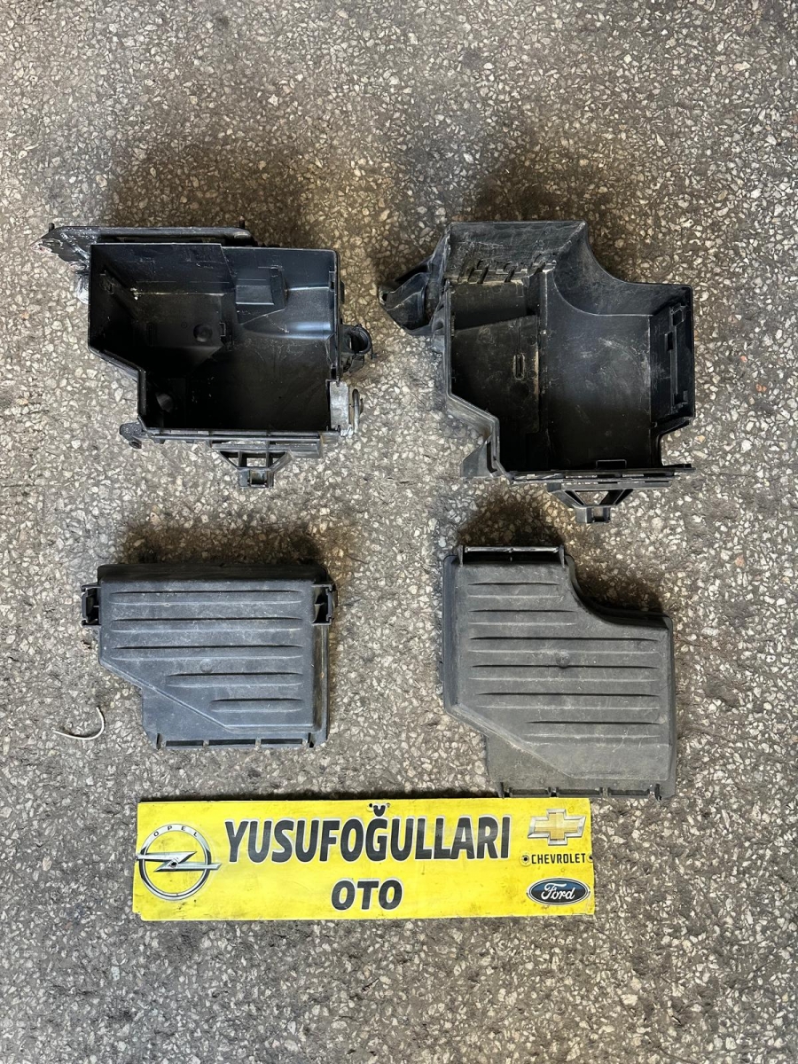 COMBO CORSA C 1.3 1.4 1.7 SİGORTA ALT ÜST KUTUSU TABLASI PLASTİĞİ
