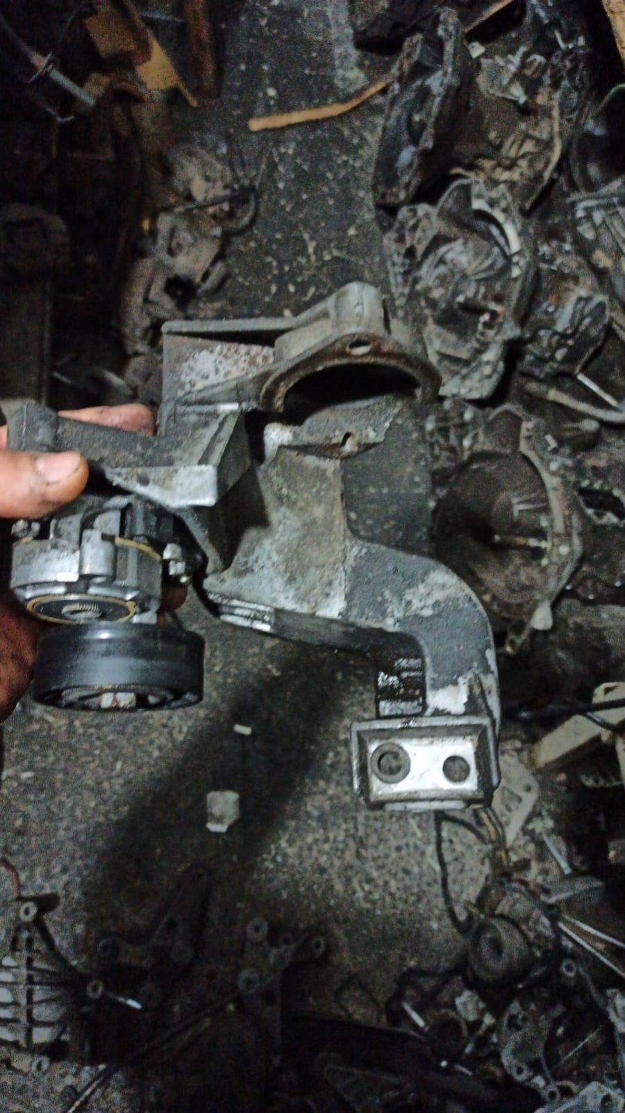 CORSA B MOTOR KULAĞI 1.4 16 VALF KLİMASIZ KULAK BRAKET