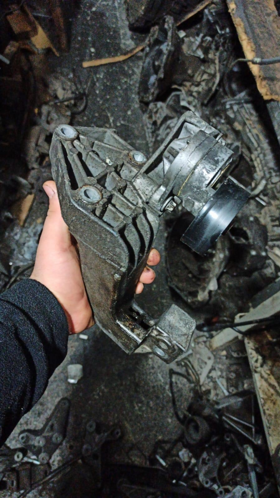 CORSA B MOTOR KULAĞI 1.4 16 VALF KLİMASIZ KULAK BRAKET