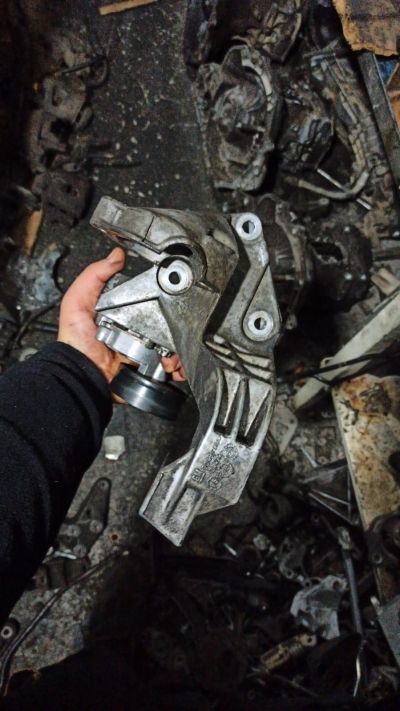 CORSA B MOTOR KULAĞI 1.4 16 VALF KLİMASIZ KULAK BRAKET