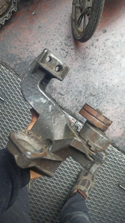 CORSA B MOTOR KULAĞI 1.4 16 VALF KLİMASIZ KULAK BRAKET
