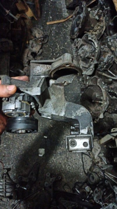 CORSA B MOTOR KULAĞI 1.4 16 VALF KLİMASIZ KULAK BRAKET