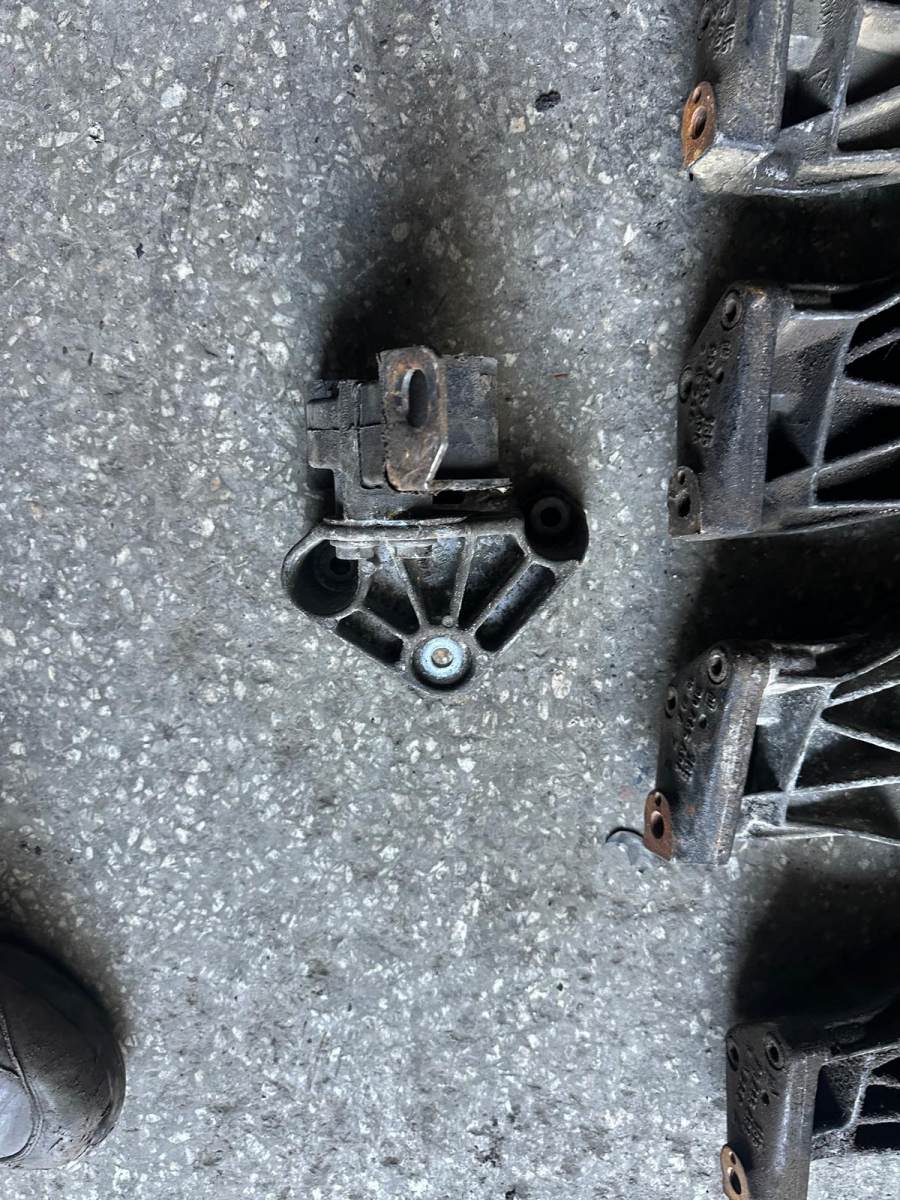 CORSA B MOTOR KULAK SANZUMAN KULAK BRAKET MANİFOLT KOMPRASOR
