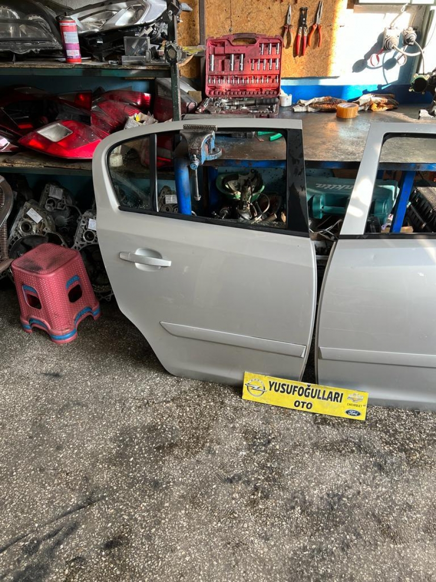 CORSA D ARKA KAPİ SAG BAGAJ CAM KİLİT SİLGİ MOTORU