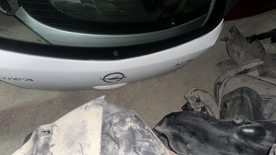 CORSA D BEYAZ BAGAJ TAMPON CAM KRİKO FREN LAMBASİ KİLİT SİLGİ MOTORU
