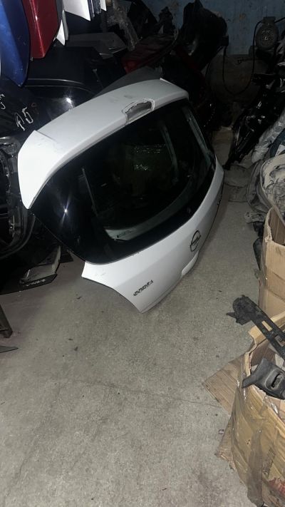 CORSA D BEYAZ BAGAJ TAMPON CAM KRİKO FREN LAMBASİ KİLİT SİLGİ MOTORU