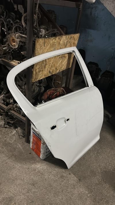 CORSA D BEYAZ SAG ARKA KAPI KİLİT CAM