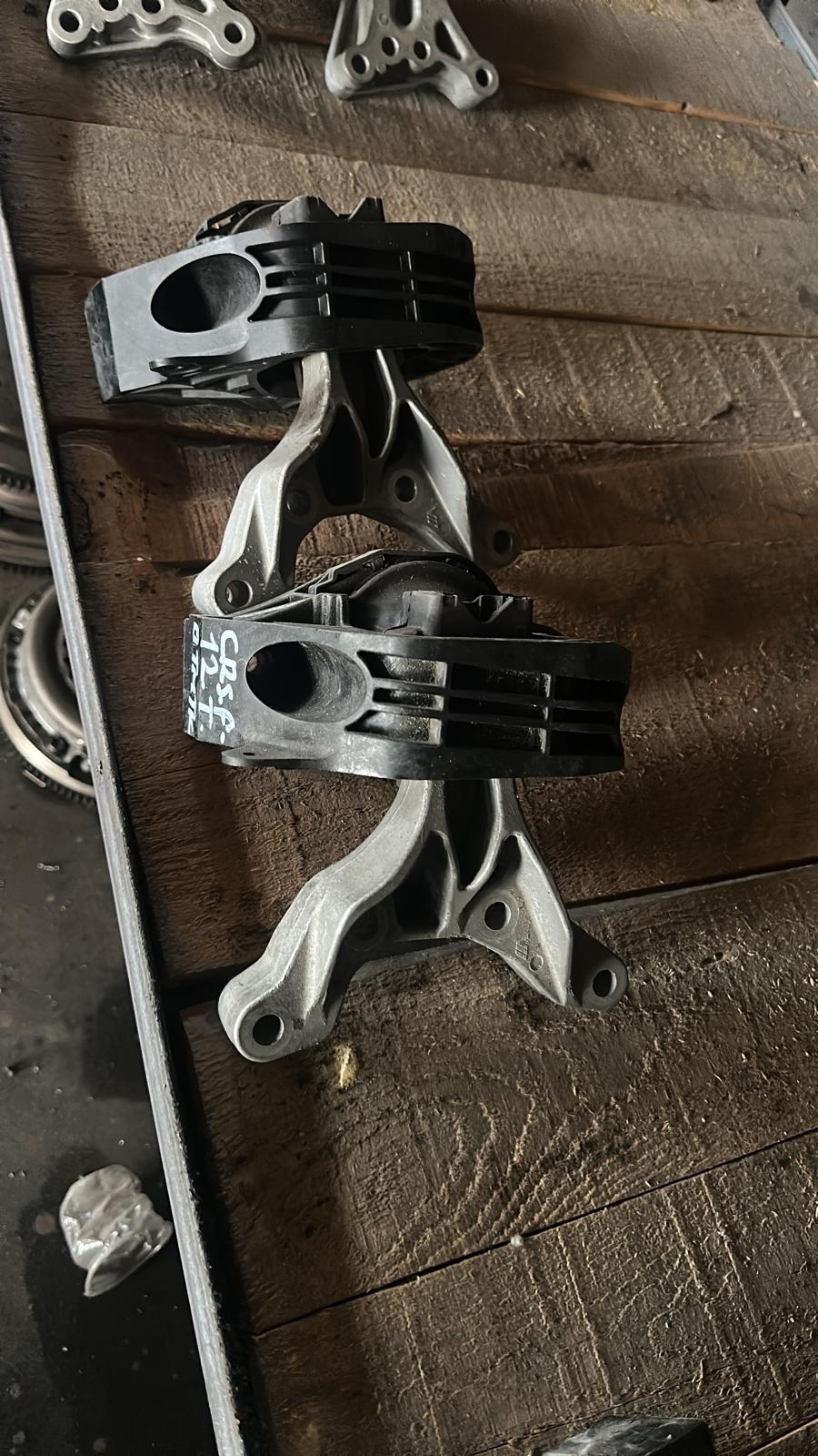 CORSA D E F MOTOR SANZUMAN KULAGİ TAKOZU