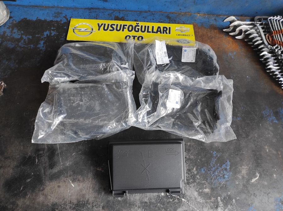 CORSA D SİGORTA KUTUSU ALT UST PLASTİGİ DİZEL BENZİNLİ