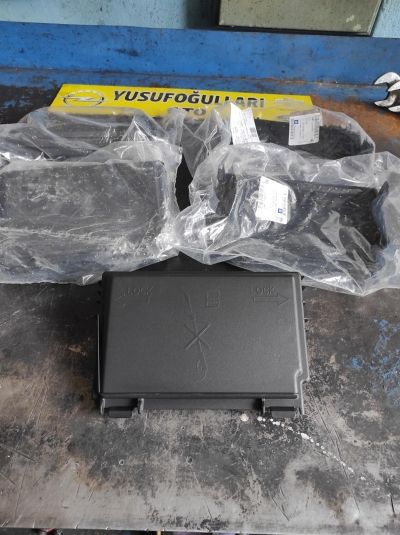 CORSA D SİGORTA KUTUSU ALT UST PLASTİGİ DİZEL BENZİNLİ