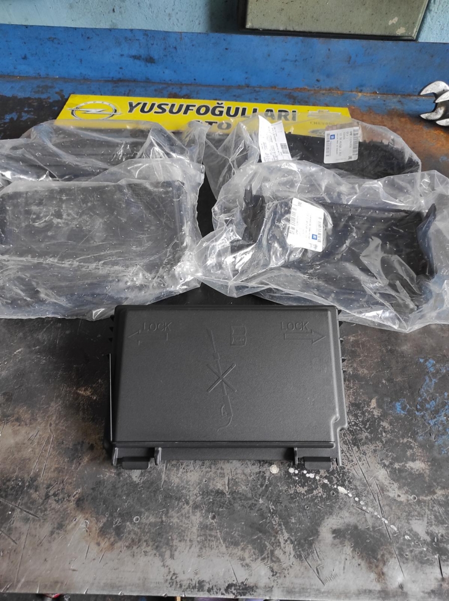 CORSA D SİGORTA KUTUSU ALT UST PLASTİGİ DİZEL BENZİNLİ