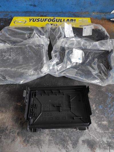 CORSA D SİGORTA KUTUSU ALT UST PLASTİGİ DİZEL BENZİNLİ