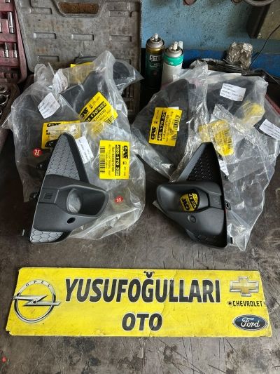 CORSA F SİS FAR ÇERÇEVESİ KAPAK