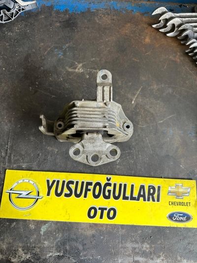İNSİGNİA B TAŞIYICI AKİS DİREKSİYON KUTUSU MOTOR KULAĞI