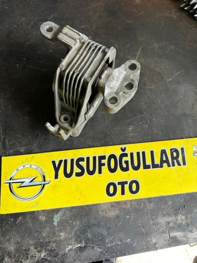 İNSİGNİA B TAŞIYICI AKİS DİREKSİYON KUTUSU MOTOR KULAĞI