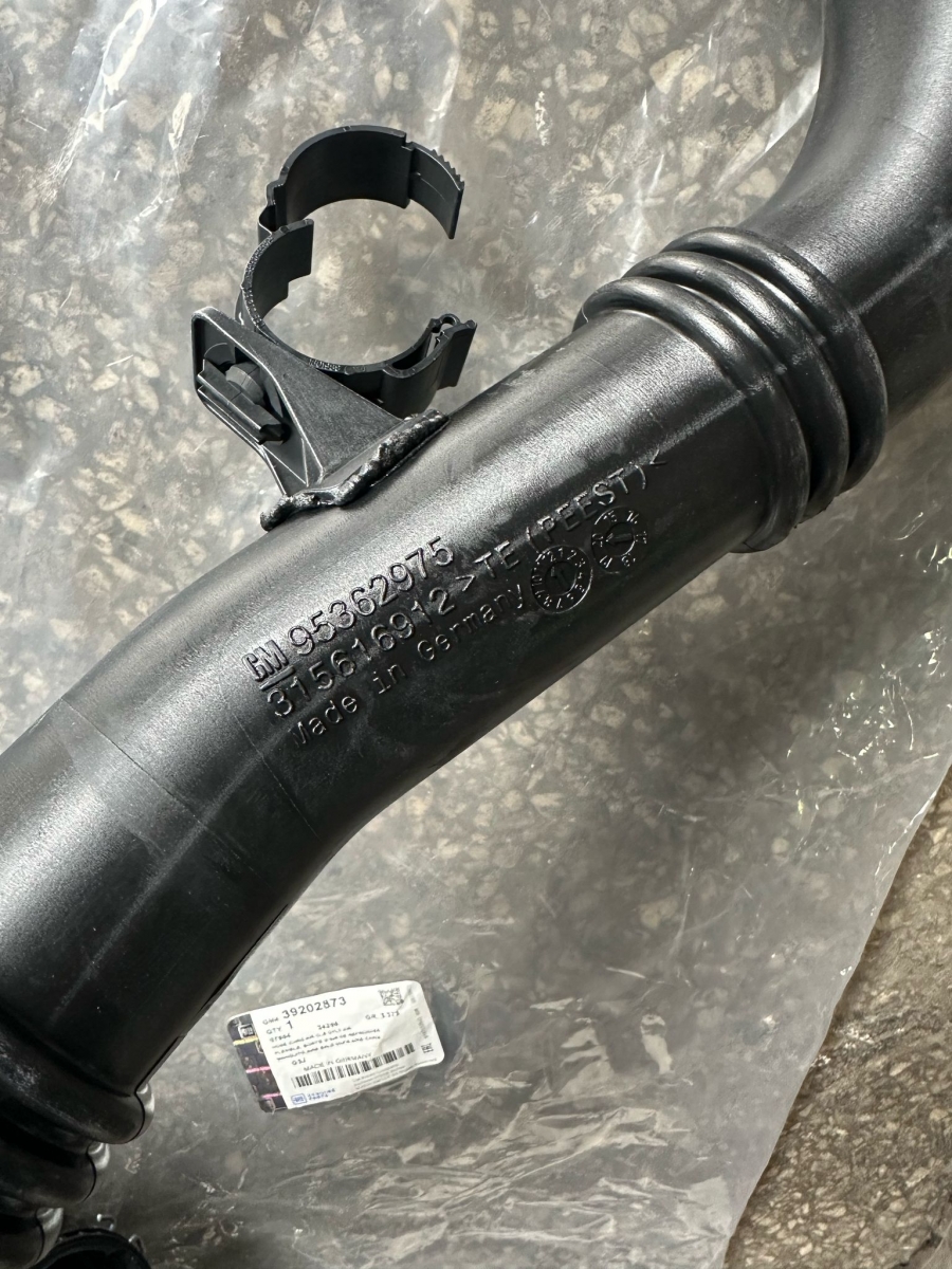 OPEL ASTRA J 1.6 Dizel OTOMATİK SOL TURBO HORTUM  İNTERKOL BORUSU GM ORJİNAL 95362975 39202873