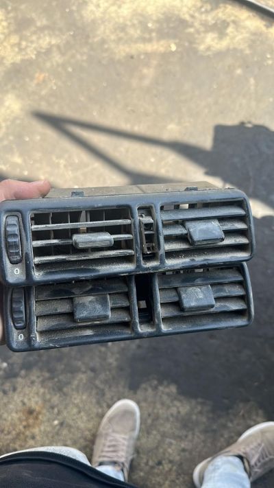 VECTRA A ORTA ÜFLEME İZGARASİ ÇERÇEVE ORTA MUZUL