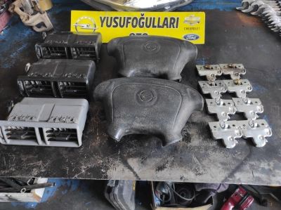 VECTRA A ORTA ÜFLEME İZGARASİ ÇERÇEVE ORTA MUZUL