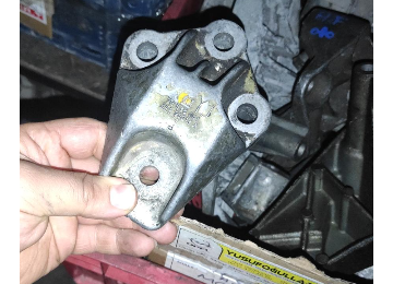 VECTRA B DİZEL SAG SOL MOTOR SANZUMAN KULAĞI