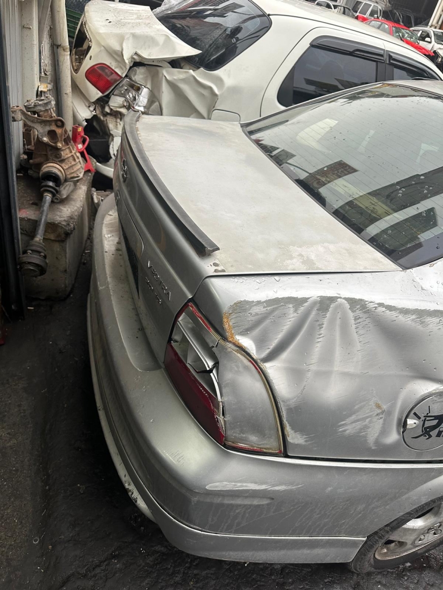 VECTRA B MAKYAJLİ BAGAJ TAMPON PLAKALİK KİLİT