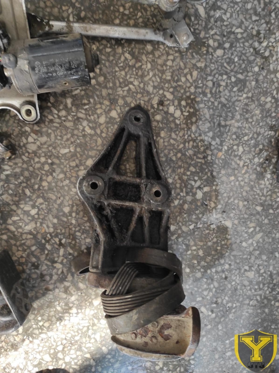 VECTRA SAG MOTOR KULAGİ BRAKETİ ASTRA MOTOR KULAK CORSA MOTOR KULAK BRAKET AYAK